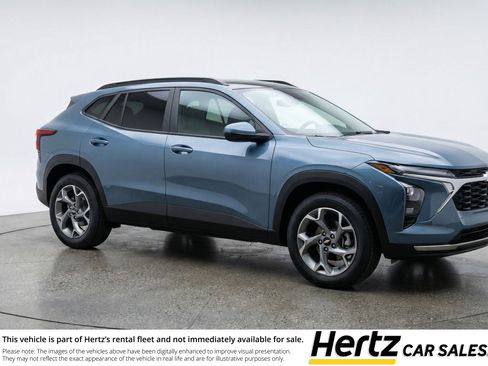 Used 2025 Chevrolet Trax LT FWD image 1