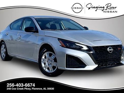 Used 2024 Nissan Altima 2.5 SR image 1