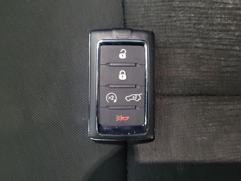 Used 2023 Jeep Grand Cherokee Laredo image 32