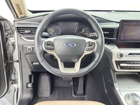 Used 2021 Ford Explorer XLT w/ Equipment Group 202A AWD/4WD image 19