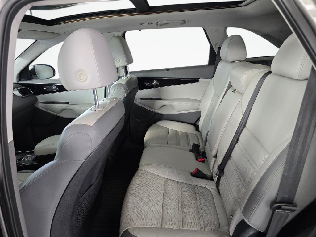 Used 2019 Kia Sorento SX FWD image 39