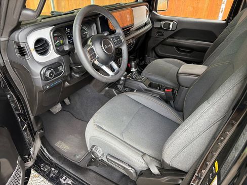 Used 2025 Jeep Wrangler Unlimited Sahara w/ Safety Group image 2