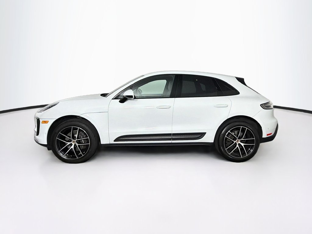 Certified 2023 Porsche Macan AWD/4WD image 2