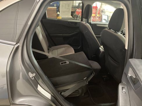 Used 2022 Ford Escape SE image 8