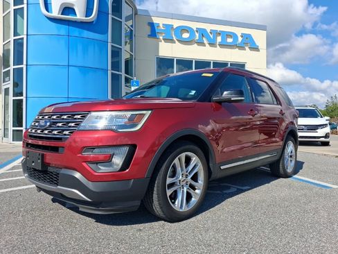 Used 2016 Ford Explorer XLT w/ Equipment Group 202A image 1