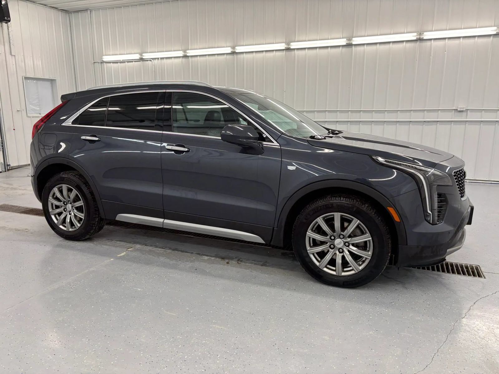 Used 2020 Cadillac XT4 Premium Luxury w/ Technology Package FWD image 9