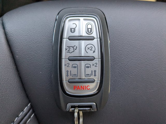 New 2026 Chrysler Pacifica Select FWD image 31