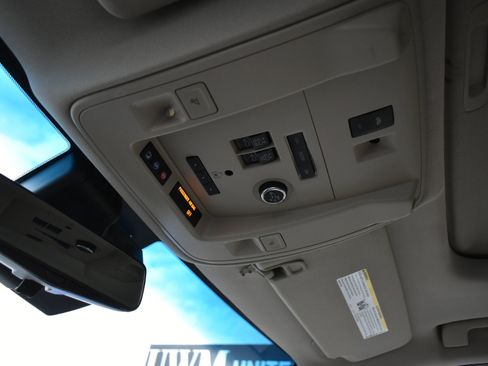 Used 2020 Cadillac Escalade ESV Premium Luxury image 44