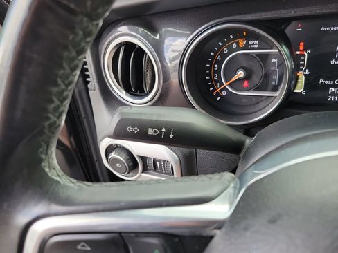 Used 2020 Jeep Wrangler Unlimited Sahara AWD/4WD image 25