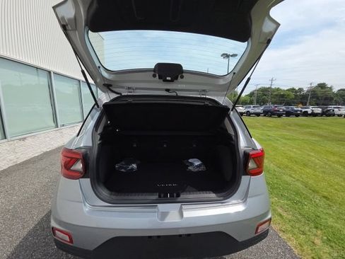 Used 2023 Hyundai Venue SEL w/ Cargo Package FWD image 11