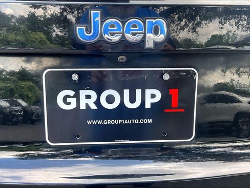 Used 2020 Jeep Renegade Latitude w/ Popular Equipment Group FWD image 32