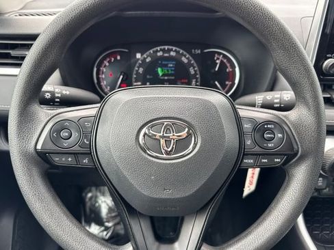 Certified 2025 Toyota RAV4 LE image 27