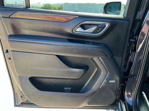 Used 2023 Chevrolet Suburban Premier AWD/4WD image 19