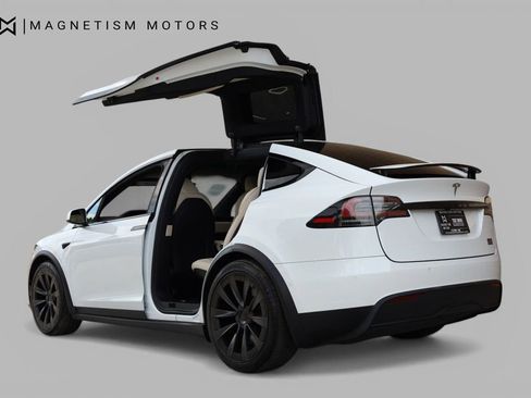 Used 2022 Tesla Model X Plaid image 6