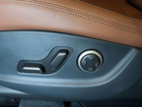 Certified 2026 Genesis GV70 2.5T Advanced AWD/4WD image 9