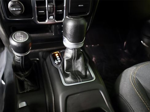 Used 2024 Jeep Gladiator Sport image 38