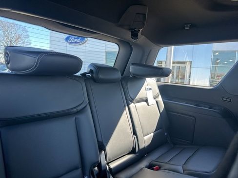 New 2026 Ford Expedition Platinum image 13