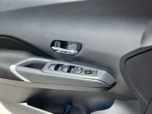 Used 2023 Nissan Kicks SV FWD image 9