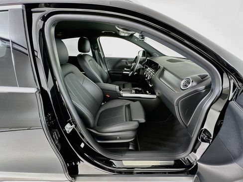 Certified 2025 Mercedes-Benz GLA 250 image 28