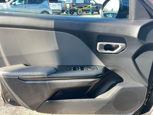 Used 2025 Kia K4 LXS image 21