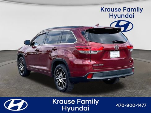 Used 2018 Toyota Highlander SE FWD image 4