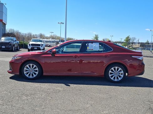 Used 2019 Toyota Camry LE FWD image 4