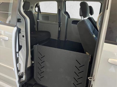Used 2015 Dodge Grand Caravan SXT image 15