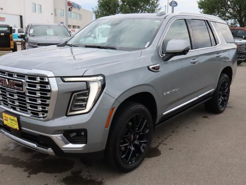 Used 2025 GMC Yukon Denali w/ Denali Reserve Package AWD/4WD image 3