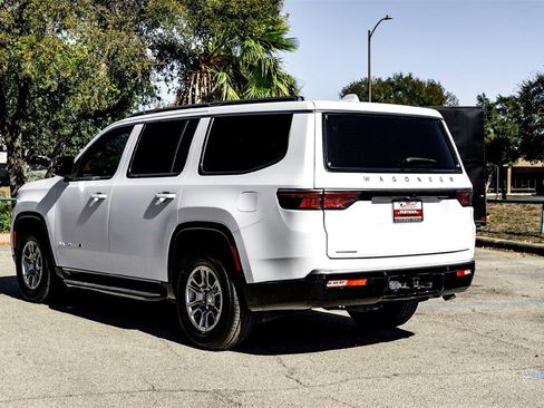 Used 2023 Jeep Wagoneer 4WD image 7