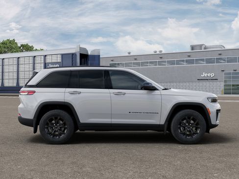 New 2026 Jeep Grand Cherokee Altitude AWD/4WD image 27