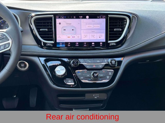 New 2027 Chrysler Pacifica Select FWD image 17