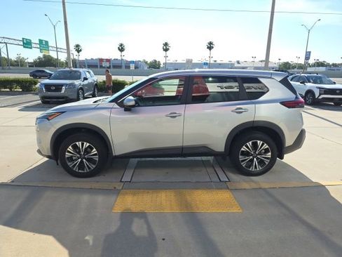 Used 2023 Nissan Rogue SV image 7