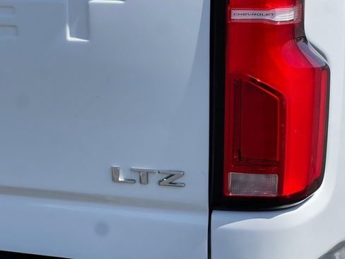 Used 2024 Chevrolet Silverado 2500 LTZ AWD/4WD image 25