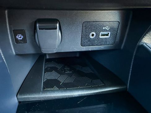 Certified 2025 Nissan Versa SV w/ Trunk Package image 17