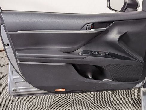 Used 2019 Toyota Camry SE FWD image 8