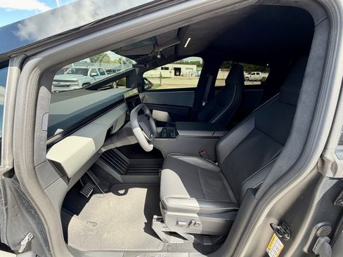 Used 2025 Tesla Cybertruck AWD Crew Cab image 10