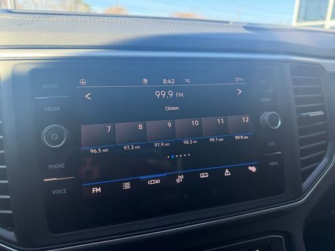 Used 2021 Volkswagen Atlas Cross Sport SE w/ Panoramic Sunroof Package image 19