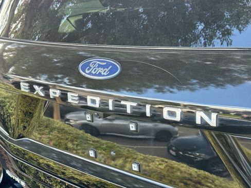 Used 2025 Ford Expedition Active RWD image 5
