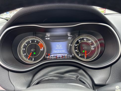 Used 2021 Jeep Cherokee Latitude Lux w/ Sun & Sound Group image 15