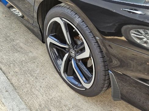 Used 2018 Honda Accord Sport image 10