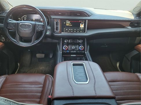 Used 2023 GMC Yukon Denali Ultimate AWD/4WD image 9