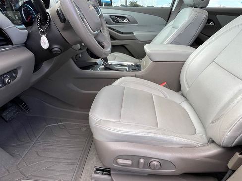 Used 2018 Chevrolet Traverse Premier w/ Driver Confidence II Package FWD image 24