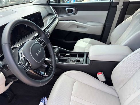 Certified 2025 Kia Sorento S w/ Panoramic Sunroof Package FWD image 11