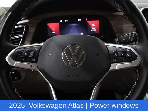 Used 2025 Volkswagen Atlas SEL AWD/4WD image 11