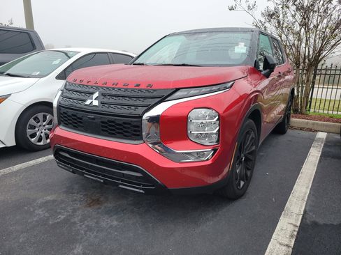 Used 2023 Mitsubishi Outlander SEL image 3