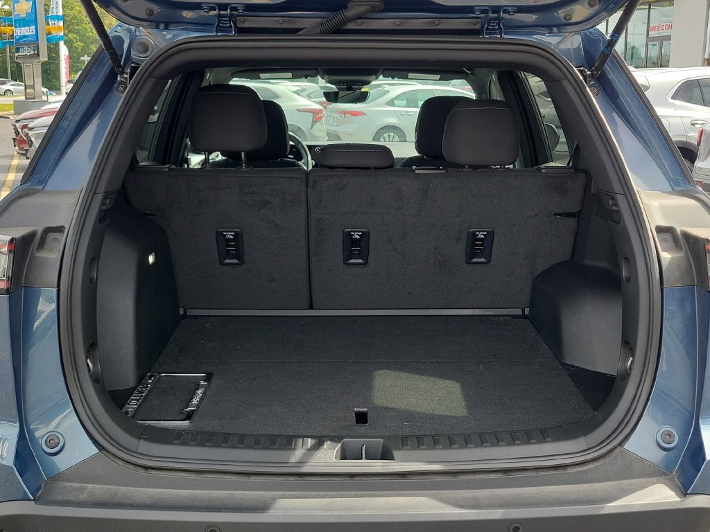 Used 2025 Chevrolet Equinox LT w/ Safety and Technology Package FWD image 12