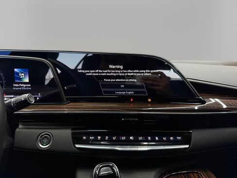 Used 2024 Cadillac Escalade Luxury AWD/4WD image 27