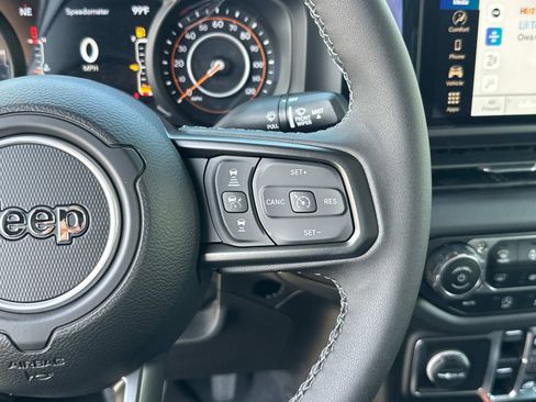 New 2025 Jeep Gladiator Sport w/ Premium Package image 29