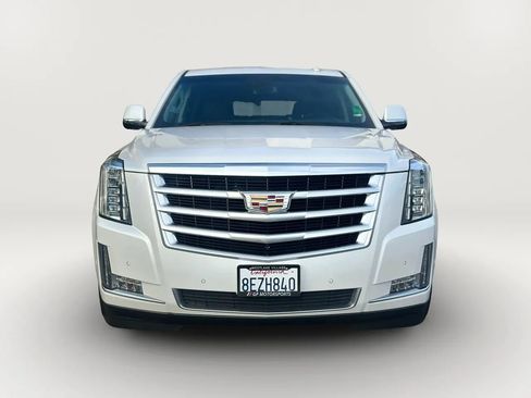 Used 2018 Cadillac Escalade Luxury RWD image 5
