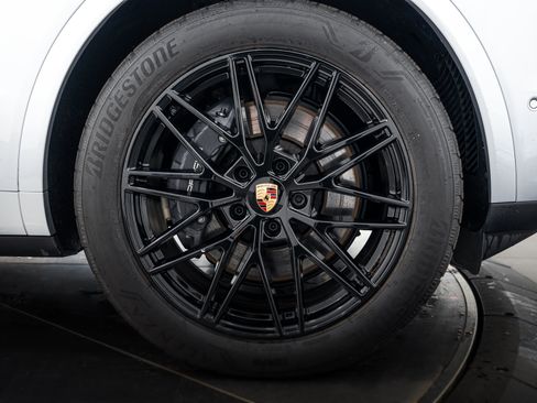 Certified 2026 Porsche Cayenne AWD/4WD image 11